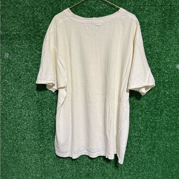 Hard Rock Cafe Classic Logo Tee - Cream and Red - Picture 7 of 9